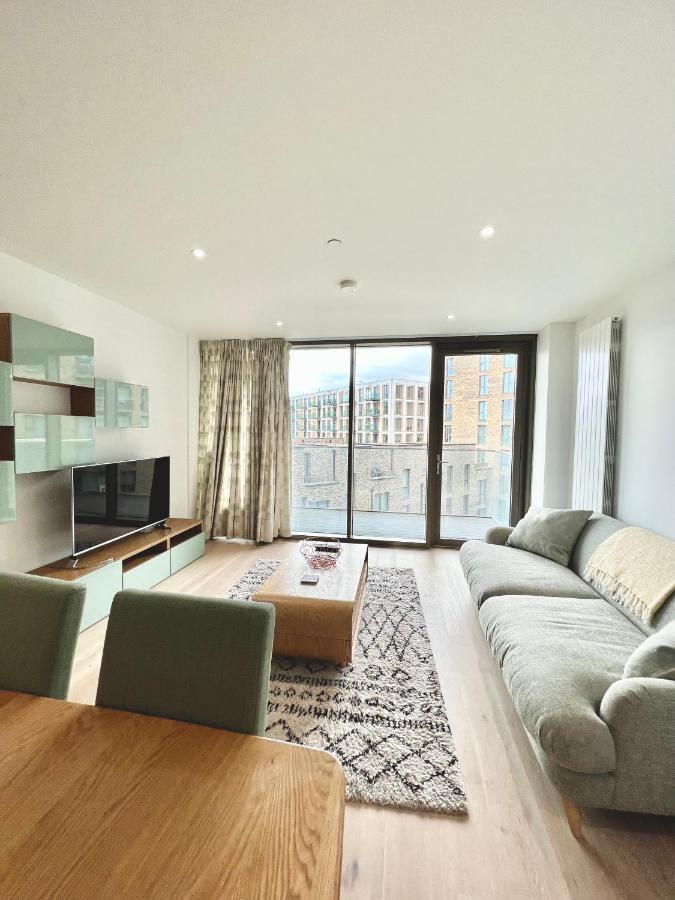 Luxury 2 Bedroom 2 Bathroom Apartment - London City Airport Екстериор снимка