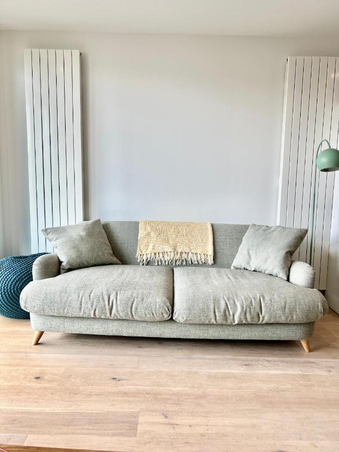 Luxury 2 Bedroom 2 Bathroom Apartment - London City Airport Екстериор снимка